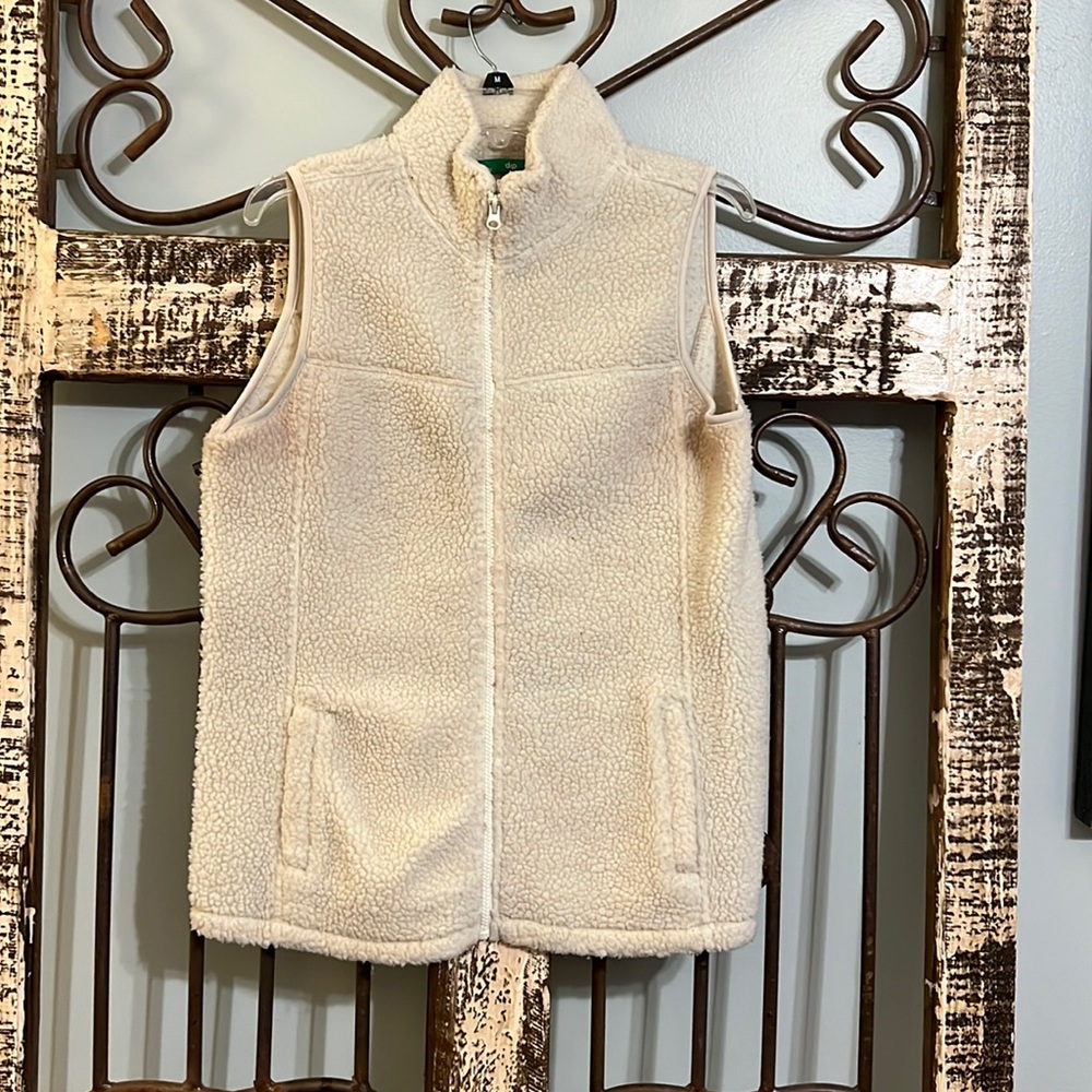 Women’s Size L Sherpa Vest. Cream.